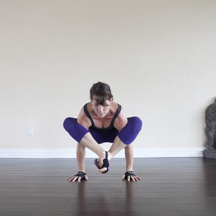 How to Shoulder Pressing Pose